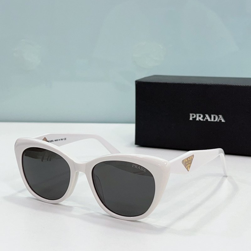 Солнцезащитные очки Prada Cat Eye Shaped Frame With Gold Logo "White" фото № 2