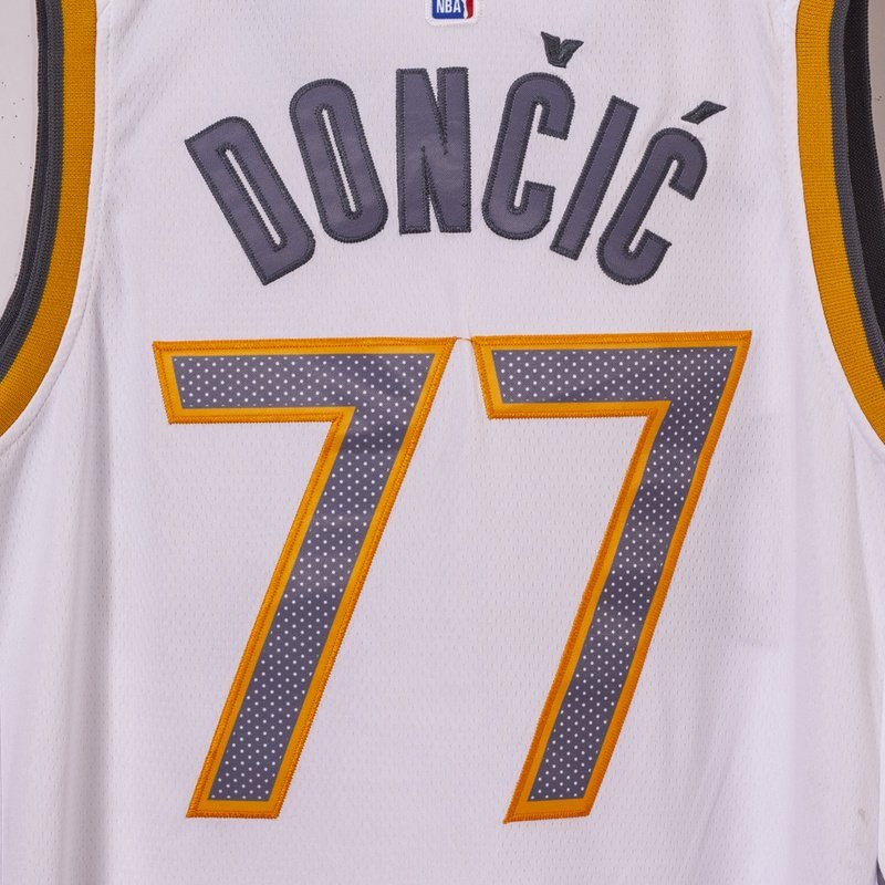 Баскетбольная Джерси Nike Dallas Mavericks 20-21 №77 Luka Doncic "White" фото № 2