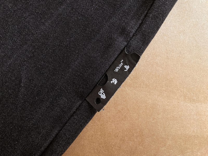 Джинсы Off White With A White Inscription From The Designer "Black" фото № 2