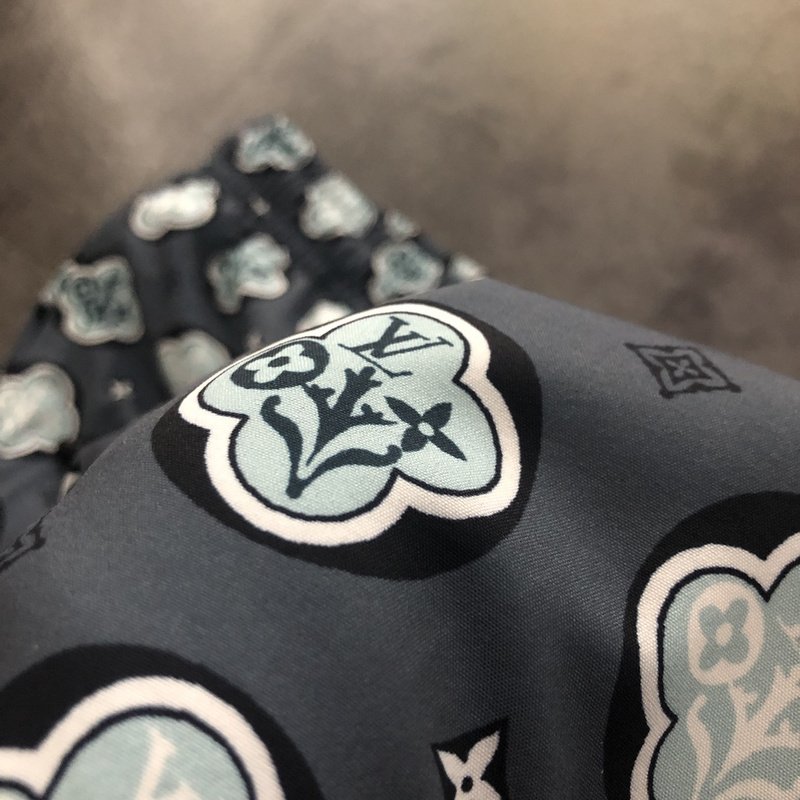 Шорты Louis Vuitton With Beautiful Brand Emblems "Gray" фото № 2