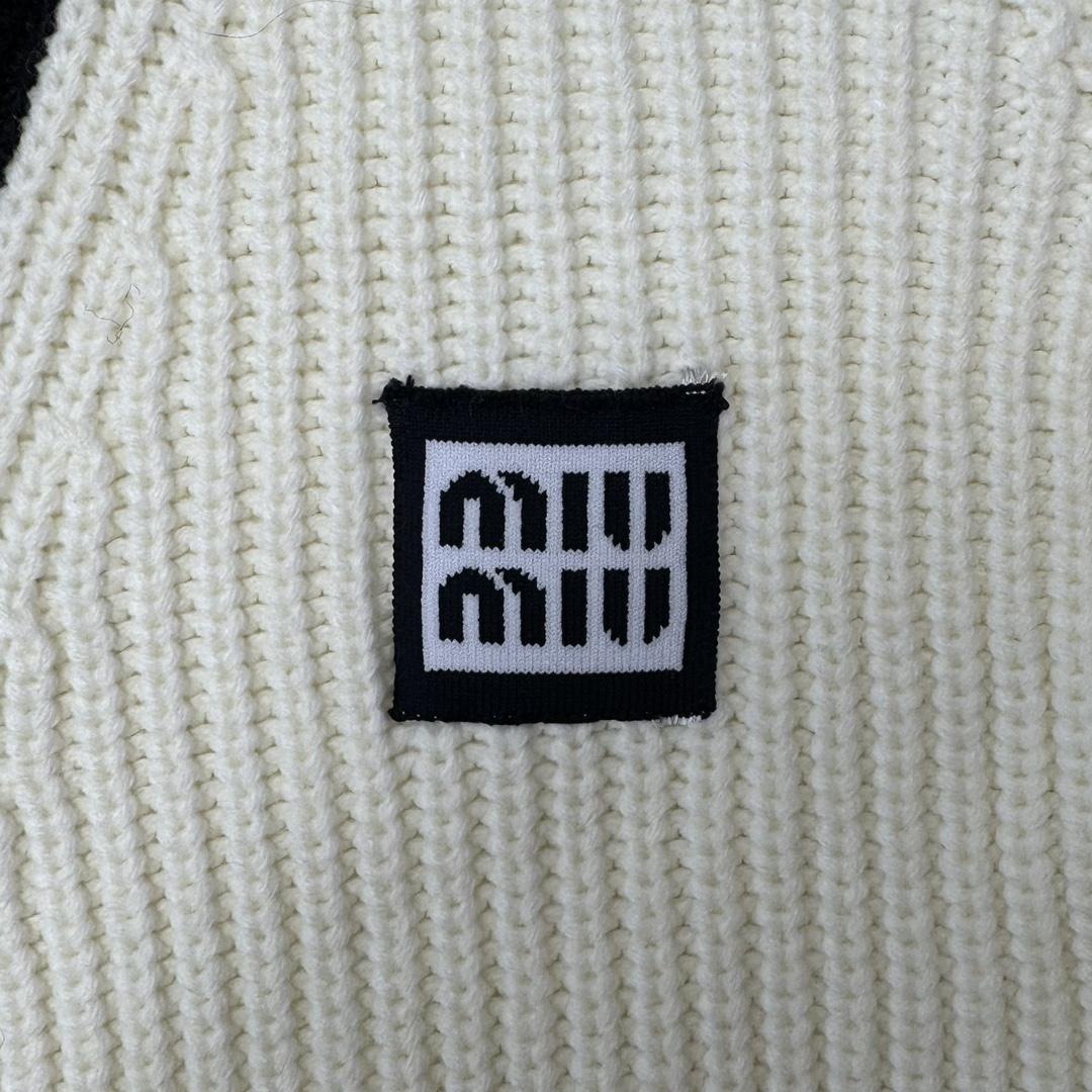 Кардиган Miu Miu Frontside White Rectangle Black Outline Logo "Beige" фото № 3