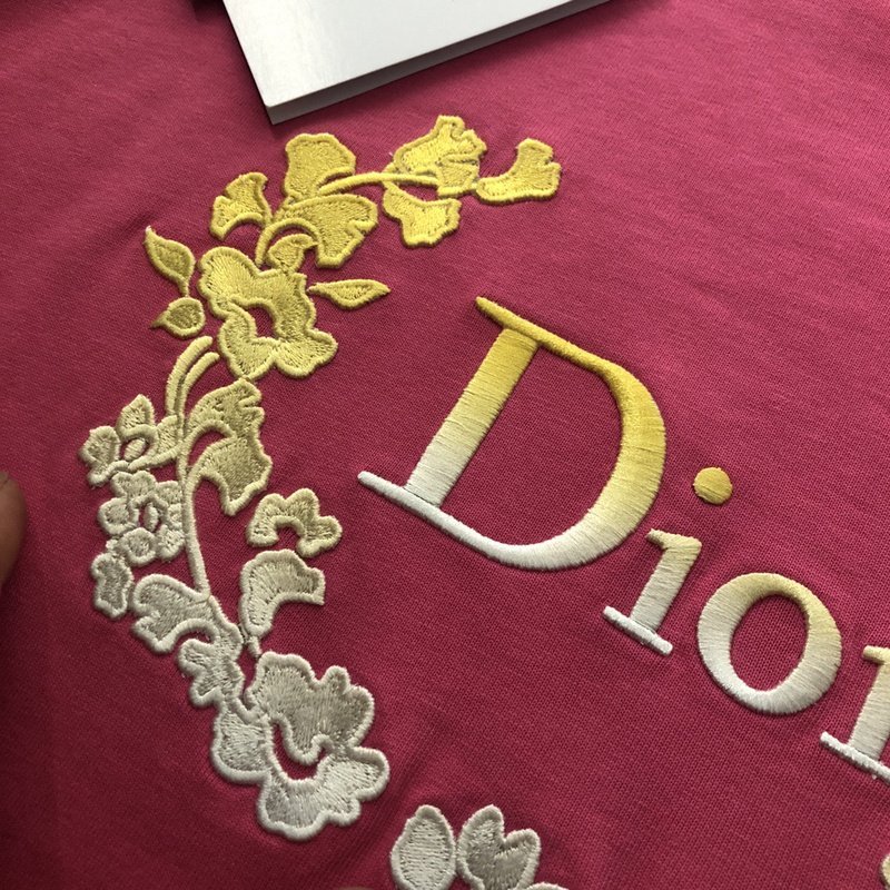 Футболка Dior With A Beautiful Print And Logo "Pink" фото № 5
