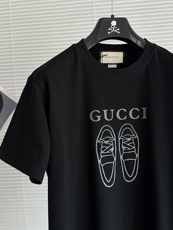 Футболка Gucci Shoes And Logo Print "Black" фото № 2