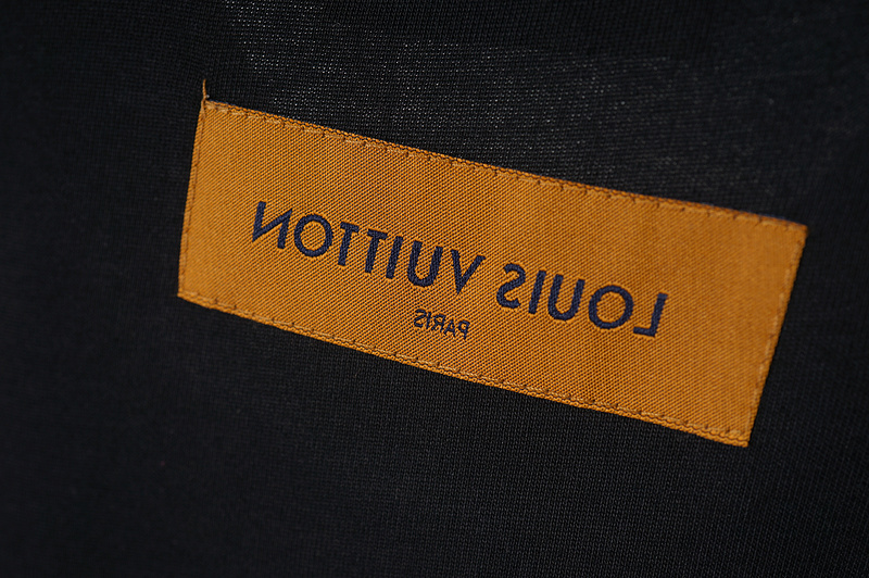 Футболка Louis Vuitton With Print Of Hare Showing Its Tongue "Black" фото № 5