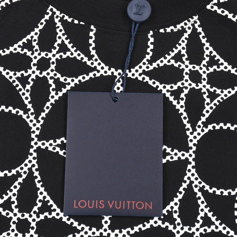 Футболка Louis Vuitton With A Monotonous Logo Print "Black" фото № 5
