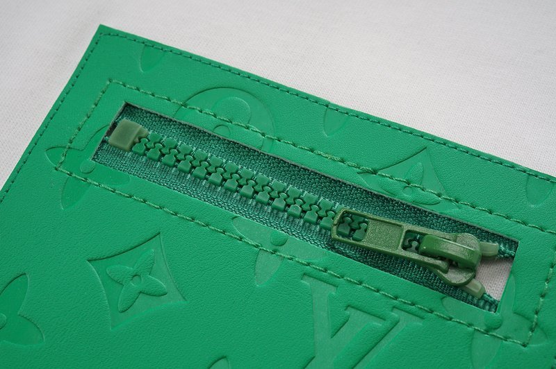 Футболка Louis Vuitton With A Green Zipper Pocket "White" фото № 7