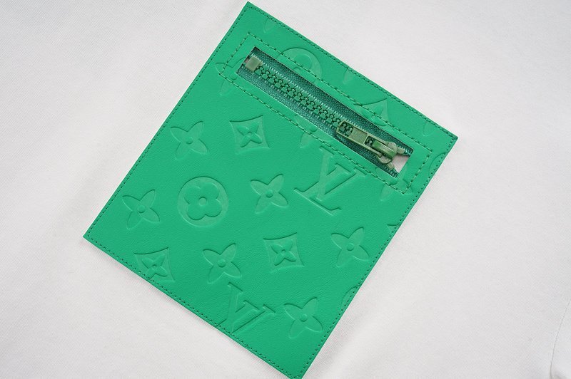 Футболка Louis Vuitton With A Green Zipper Pocket "White" фото № 8