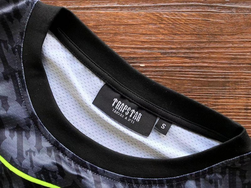 Футболка Trapstar Background From Repeating Small Logos "Gray" фото № 4