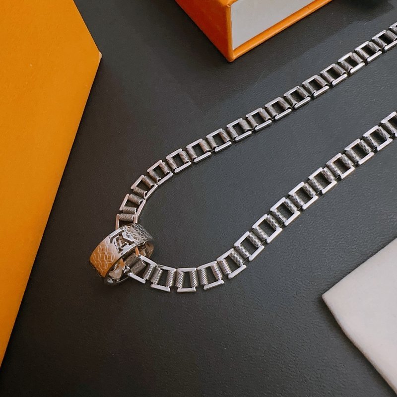 Подвеска Louis Vuitton Decorated Symbols And Logo - Ring "Silver" фото № 4