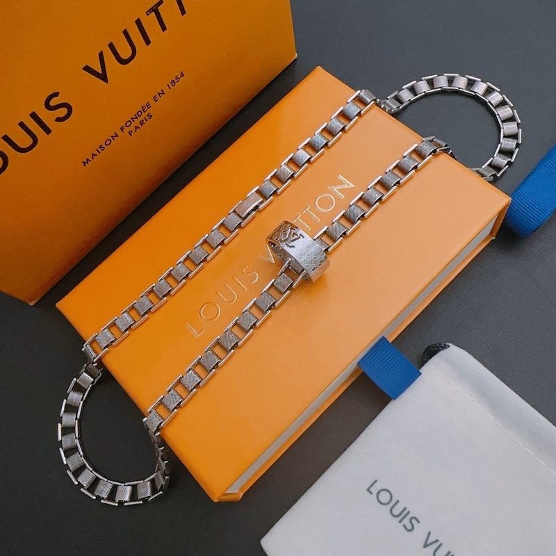 Подвеска Louis Vuitton Decorated Symbols And Logo - Ring "Silver" фото № 2