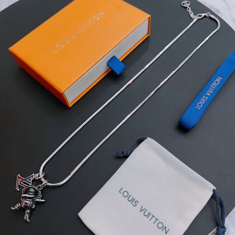 Подвеска Louis Vuitton Symbol Decoration - Astronaut "Silver" фото № 3