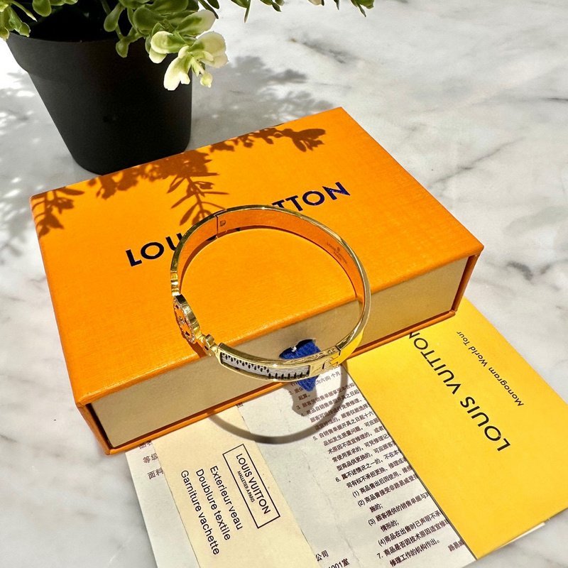 Браслет Louis Vuitton Solid With Logo Inside Circle "Yellow" фото № 4