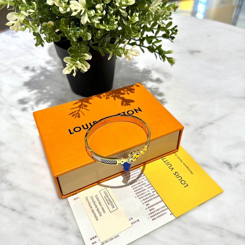 Браслет Louis Vuitton Solid With Logo Inside Circle "Yellow" фото № 2