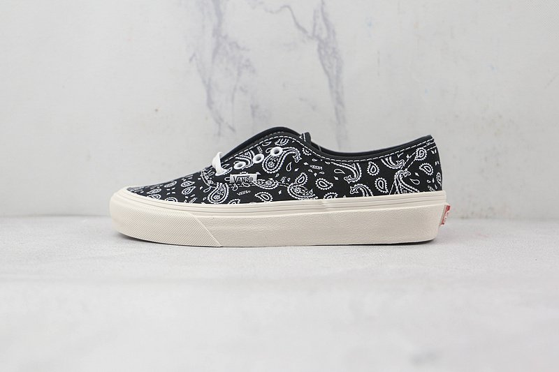 Vans Authentic "Black Bandana" фото № 2