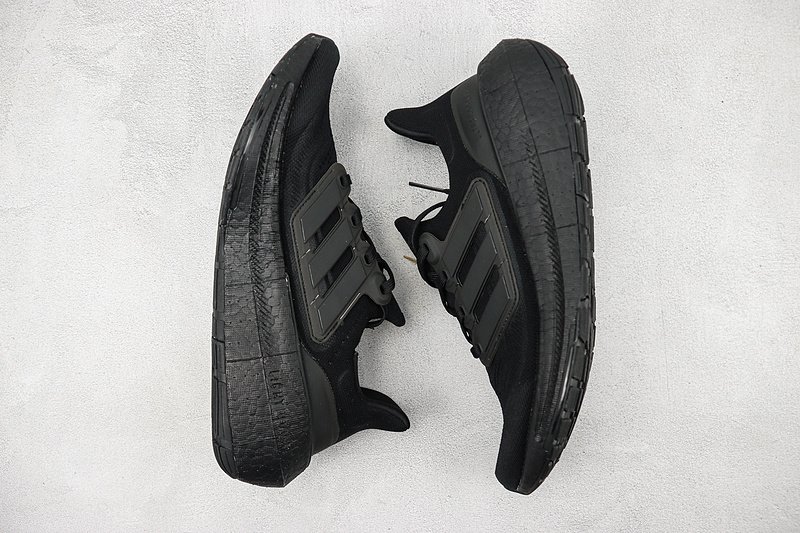 Adidas UltraBoost Light "Triple Black" фото № 7
