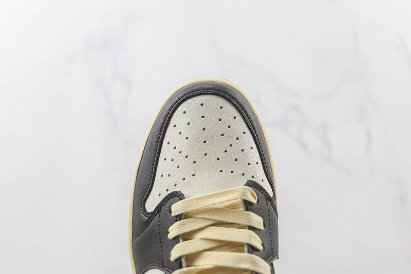 Air Jordan 1 Retro Low OG SP Travis Scott "Black/Dark Mocha-University Red" фото № 3