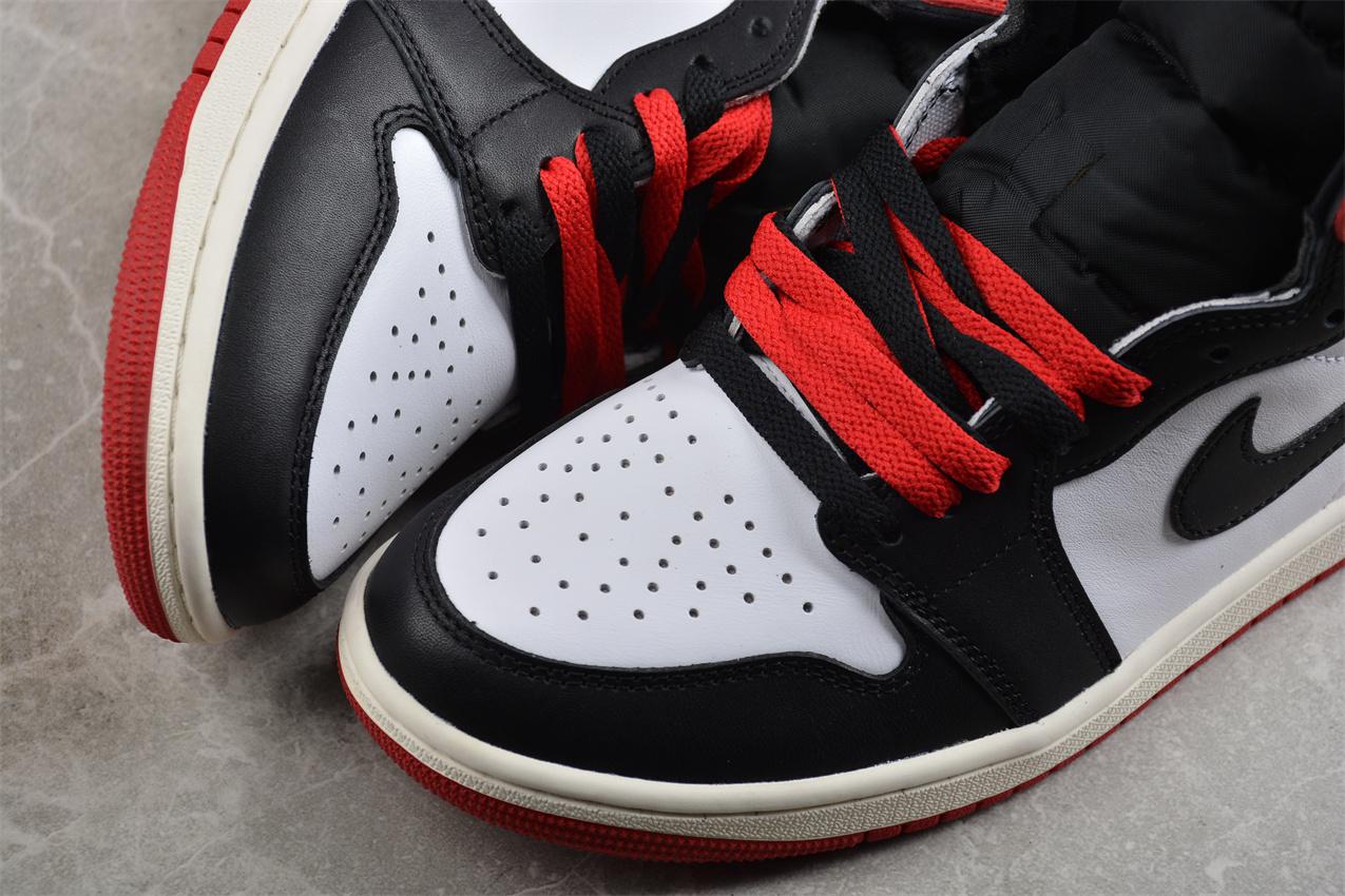 Air Jordan 1 High OG "Black Toe" фото № 4