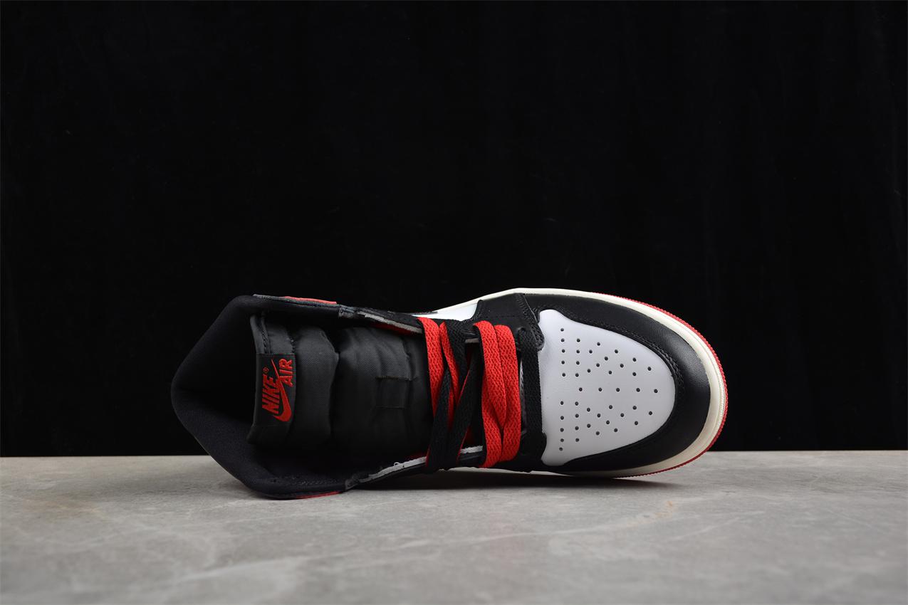 Air Jordan 1 High OG "Black Toe" фото № 9