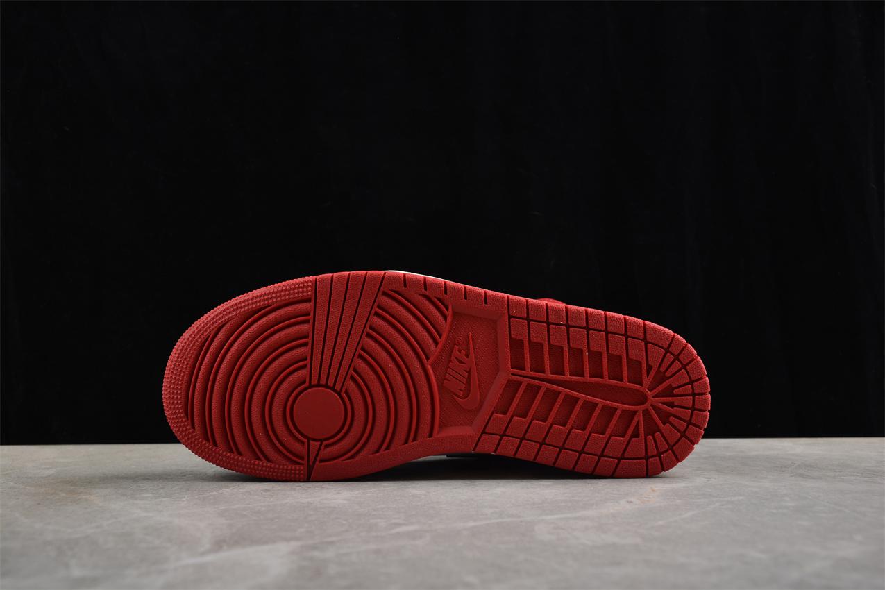 Air Jordan 1 High OG "Black Toe" фото № 8