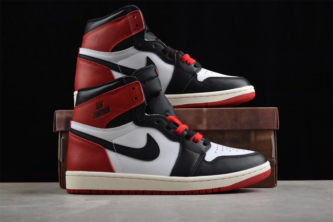 Air Jordan 1 High OG "Black Toe" фото № 6