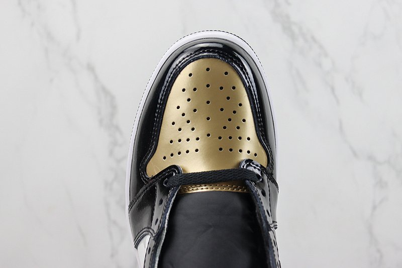 Air Jordan 1 Retro High OG NRG "Gold Toe" фото № 3