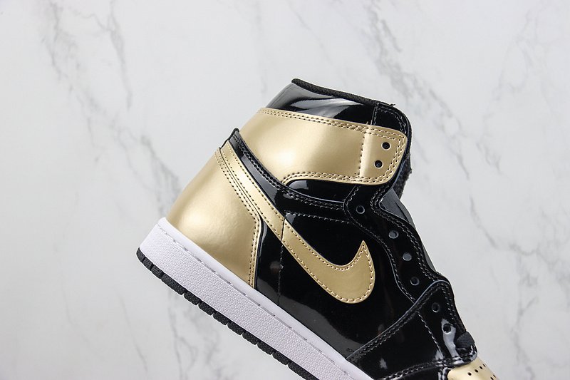Air Jordan 1 Retro High OG NRG "Gold Toe" фото № 4