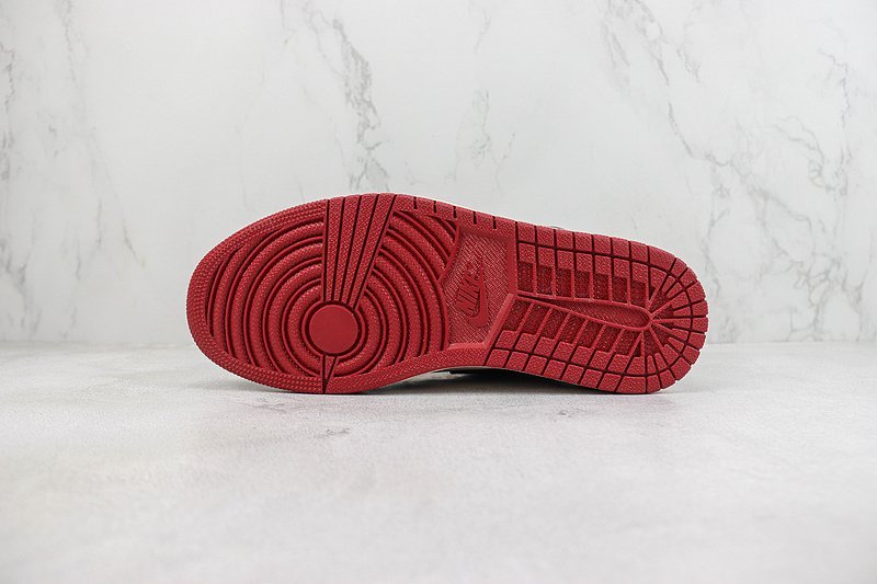Air Jordan 1 Retro High "Not for Resale Varsity Red" фото № 8