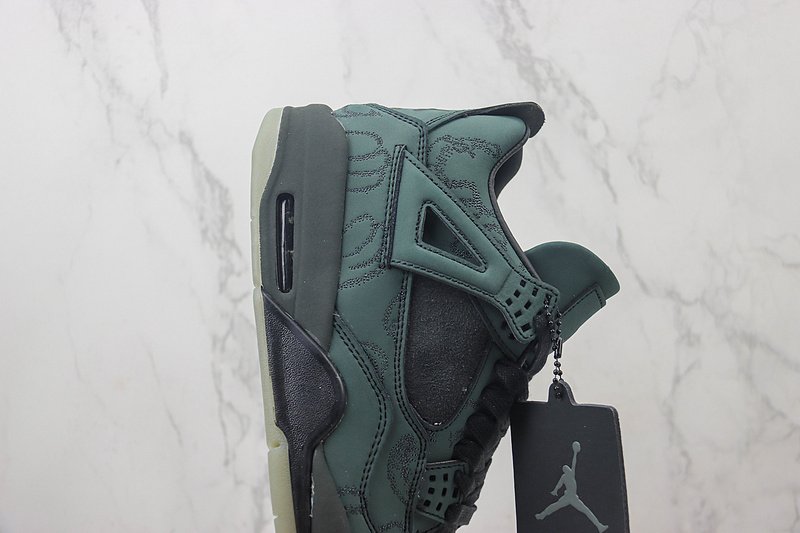 KAWS x Air Jordan 4 "Army Green" фото № 3