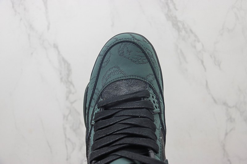 KAWS x Air Jordan 4 "Army Green" фото № 4