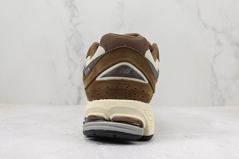 New Balance 2002R "Brown/Cream White" фото № 9
