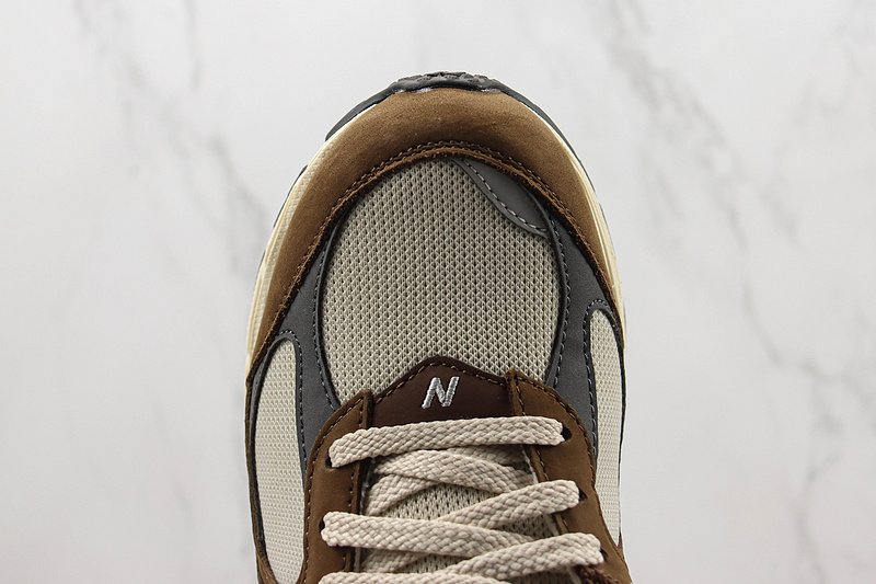 New Balance 2002R "Brown/Cream White" фото № 4