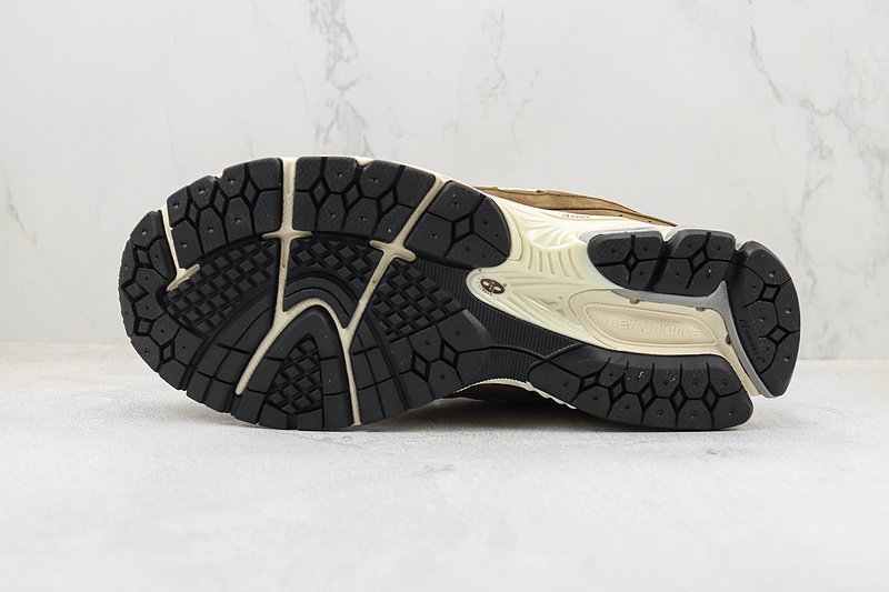 New Balance 2002R "Brown/Cream White" фото № 8
