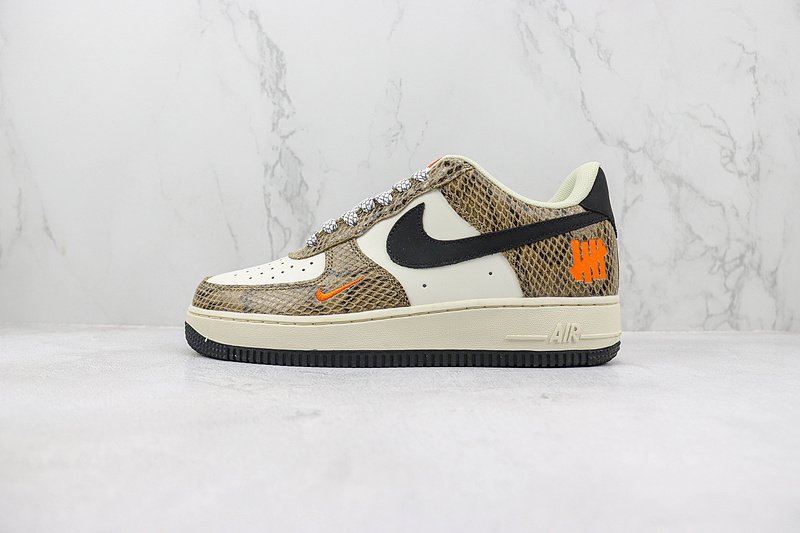 Undefeated x Nike Air Force 1 Low "Brown Snake" фото № 2