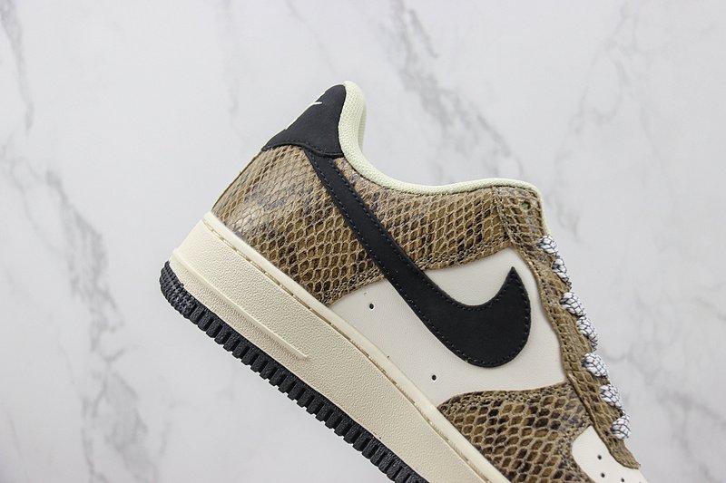 Undefeated x Nike Air Force 1 Low "Brown Snake" фото № 3