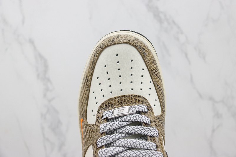 Undefeated x Nike Air Force 1 Low "Brown Snake" фото № 4