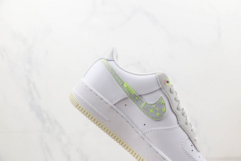 Nike Air Force 1 Low "White/Neon Stitch" фото № 3