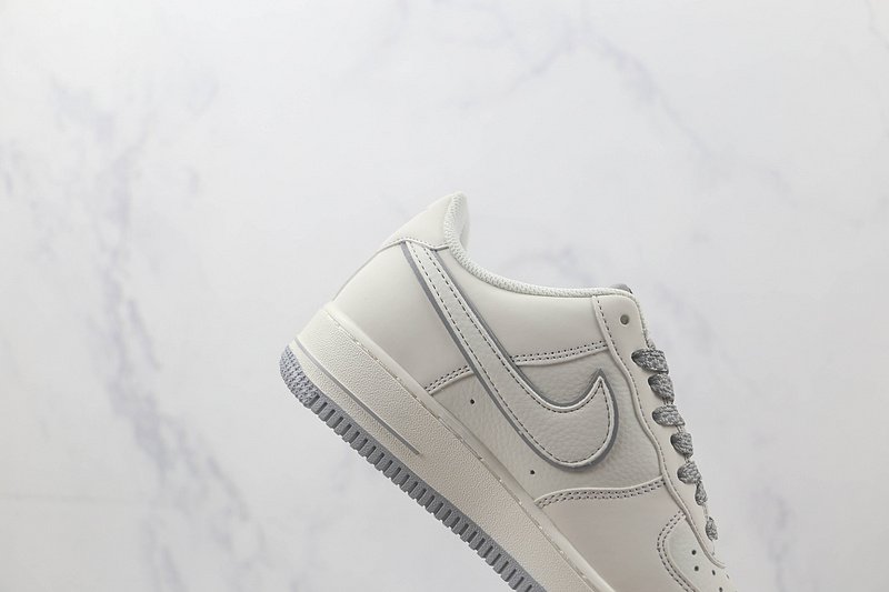 Undefeated x Air Force 1 Low "Cream White/Silver Grey" фото № 3