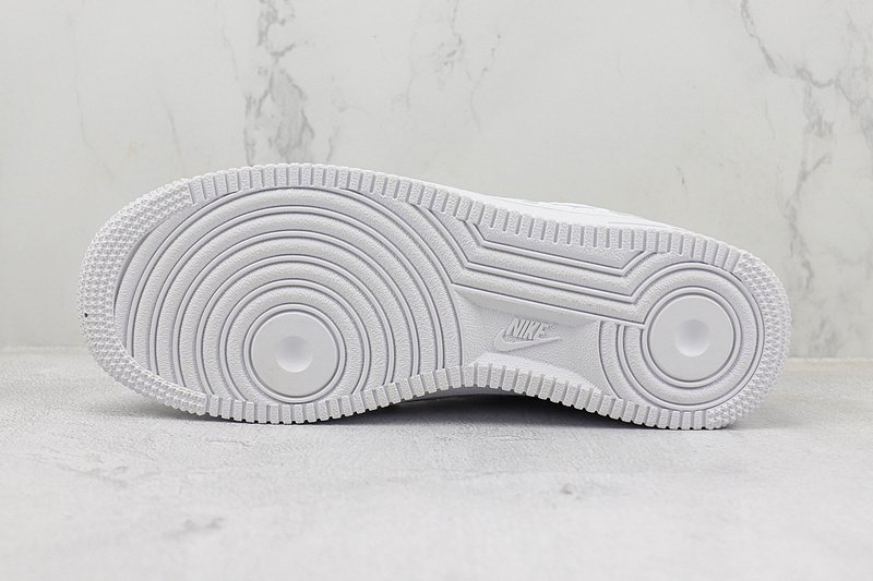 Billie Eillish x Nike Air Force 1 Low "Triple White" фото № 8