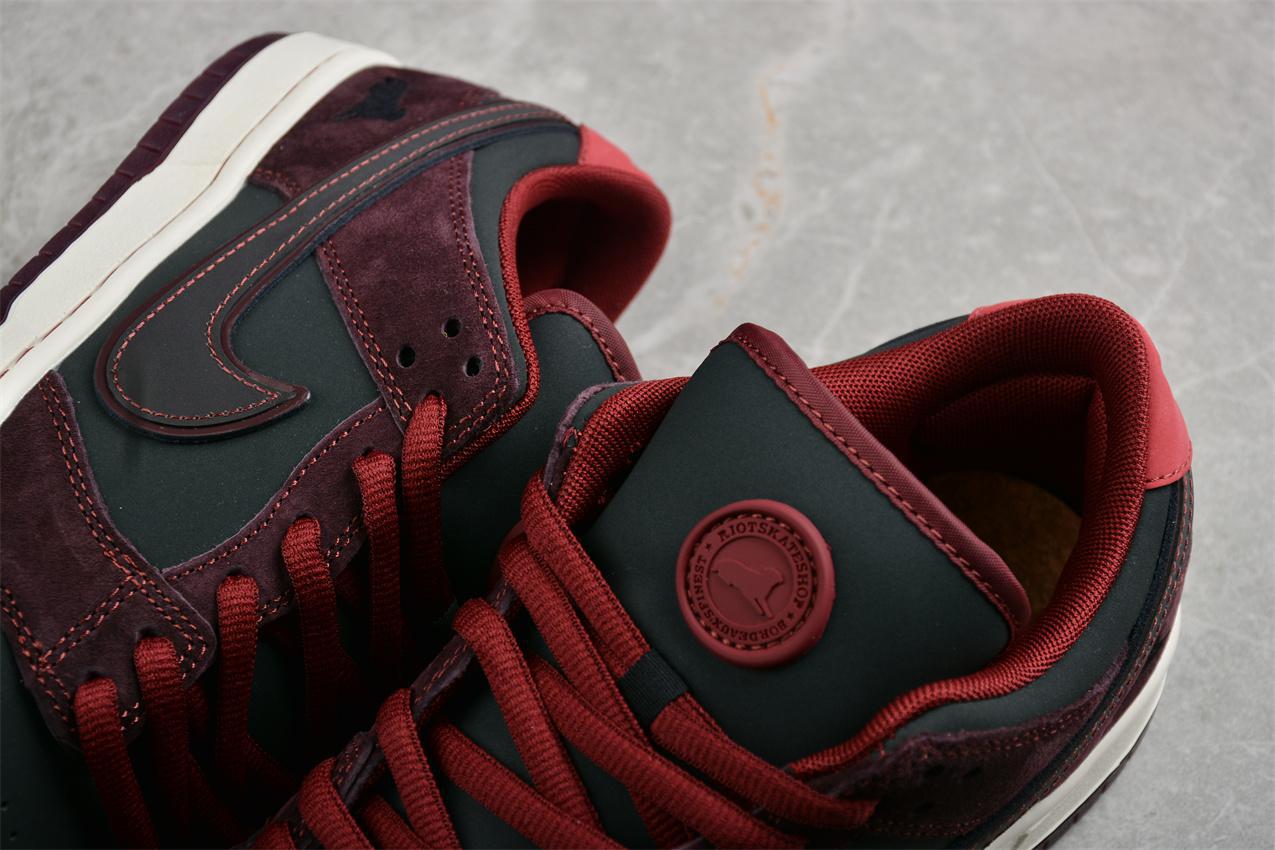 The Riot x Nike SB Dunk Low "Mahogany" фото № 8