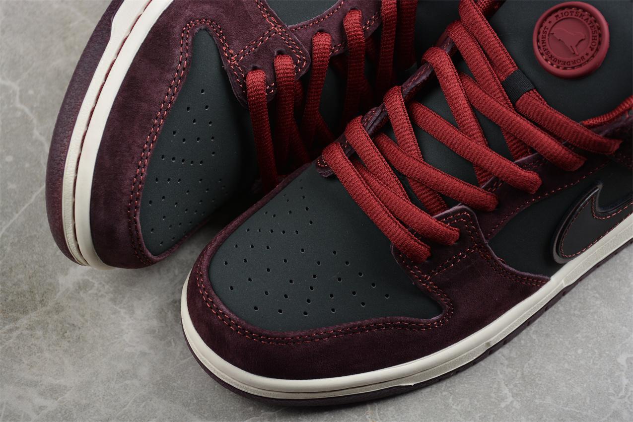 The Riot x Nike SB Dunk Low "Mahogany" фото № 7