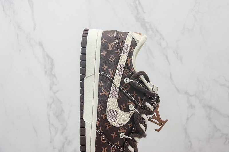 Louis Vuitton x Nike Dunk Low "Carob Brown/Beige Monogram" фото № 3