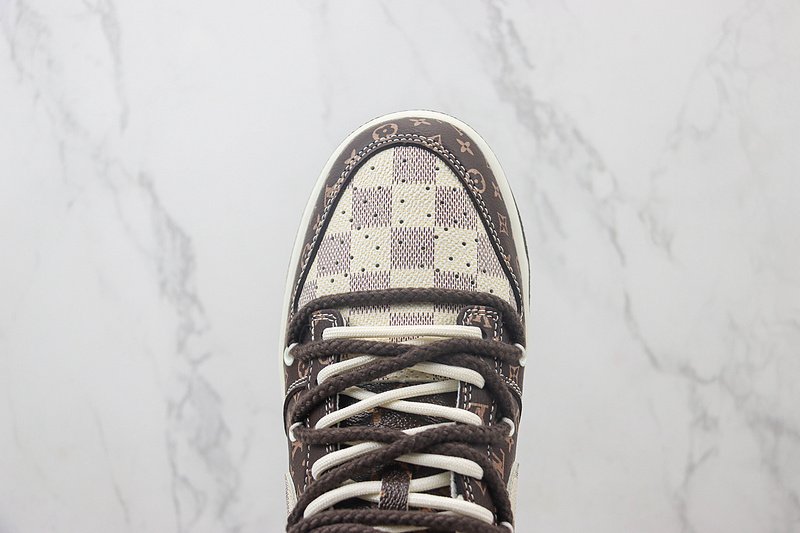 Louis Vuitton x Nike Dunk Low "Carob Brown/Beige Monogram" фото № 4