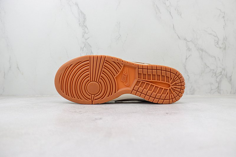 Louis Vuitton x Nike Dunk Low "Cinnamon Beige/White/Grey" фото № 8