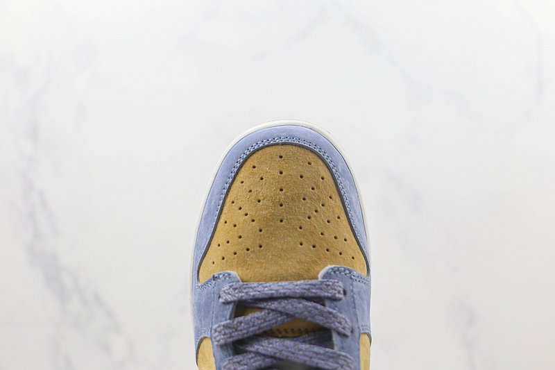 Otomo Katsuhiro x Nike SB Dunk Low "Light Blue/Yellow" фото № 3