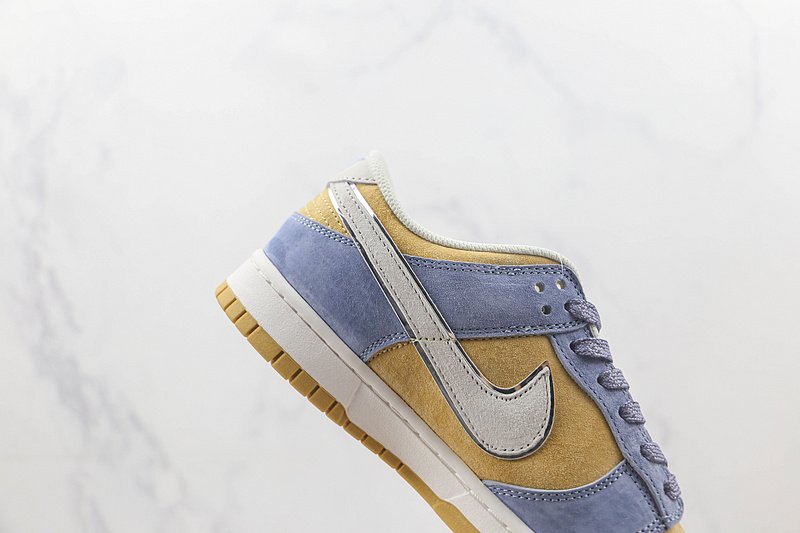 Otomo Katsuhiro x Nike SB Dunk Low "Light Blue/Yellow" фото № 4