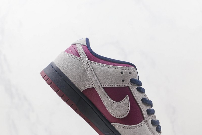 Nike SB Dunk Low "Atmosphere Grey/True Berry" фото № 4
