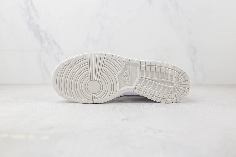 Nike SB Dunk Low Retro "Girl" фото № 9