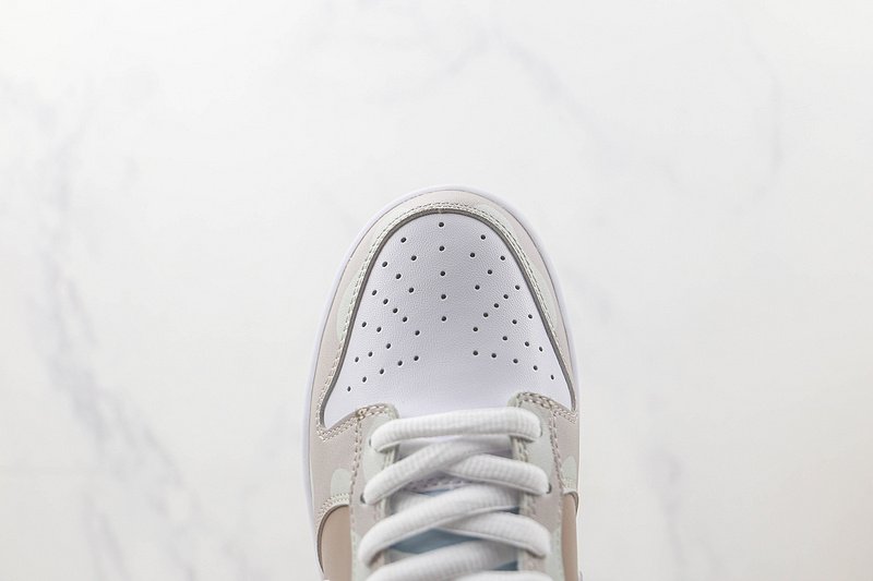 Nike SB Dunk Low Retro "Girl" фото № 3