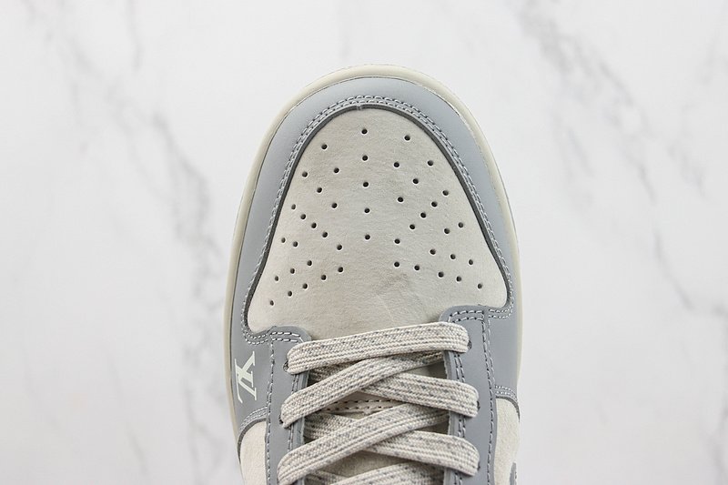 Louis Vuitton x Nike Dunk Low "Virgil/Grey/Off White" фото № 4