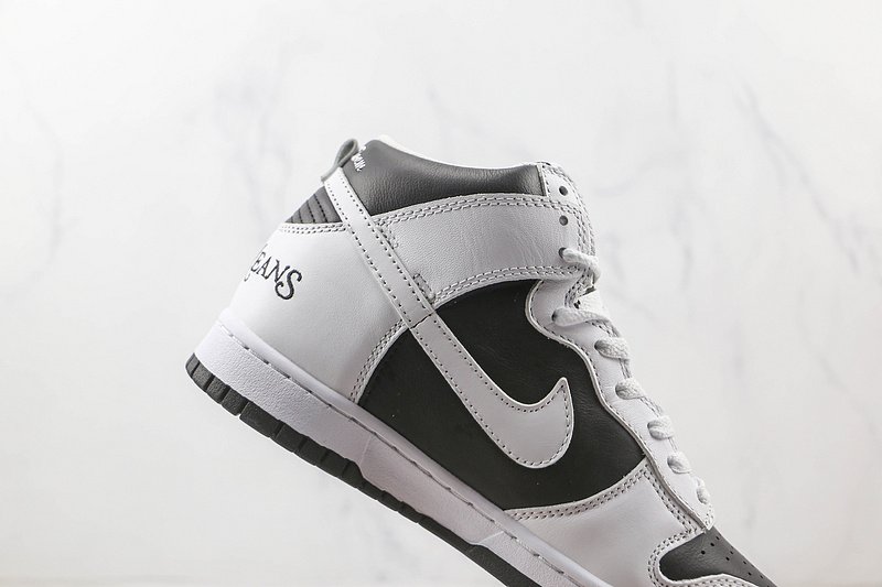 Supreme x Nike SB Dunk High "By Any Means/Black" фото № 4